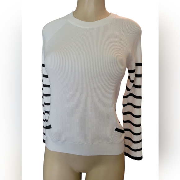 Soho New York Co. White Black Strippwd Ribbed Sweater Large Winter Comfy - Picture 2 of 5